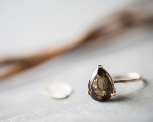 Smoky Quartz Pear-sparped Gold Ring
